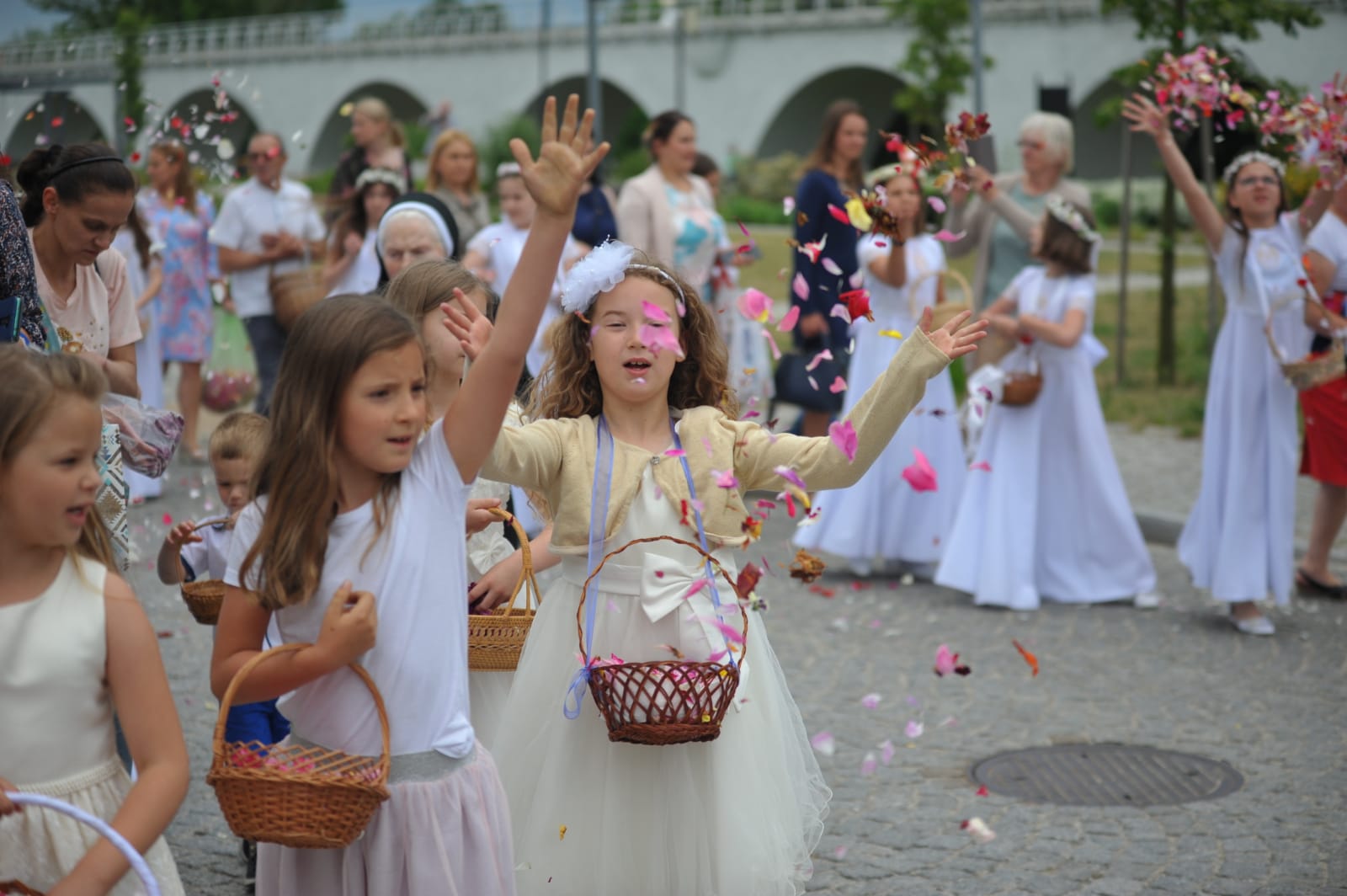 Orszak procesyjny na ulicach Strzegomia [FOTO] 